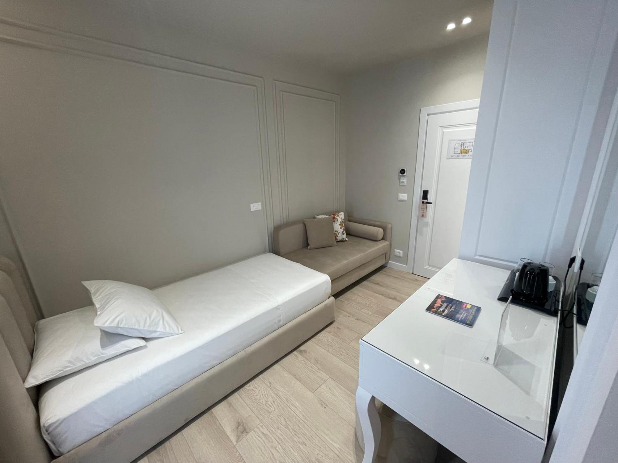 Seaside Hotel Вльора Екстер'єр фото