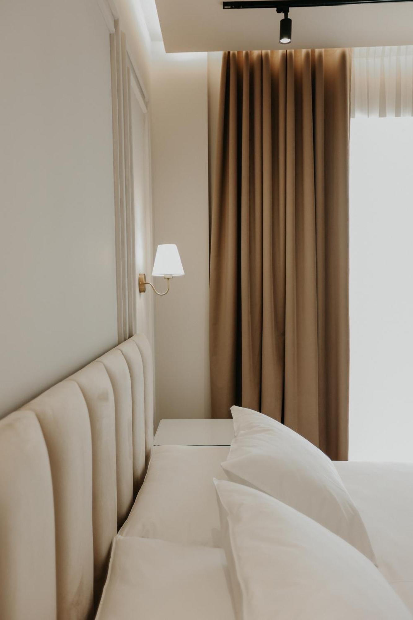 Seaside Hotel Вльора Екстер'єр фото
