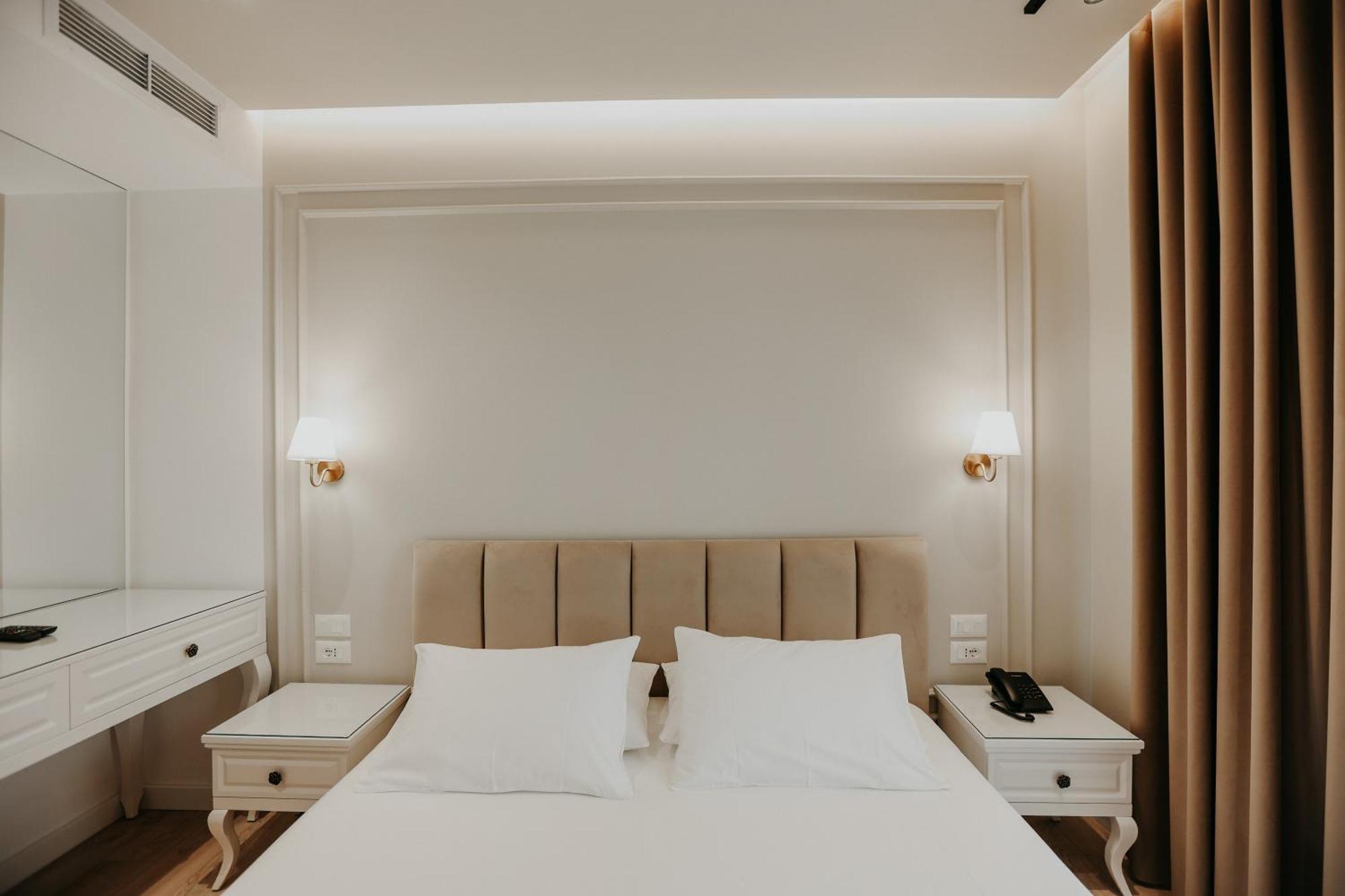 Seaside Hotel Вльора Екстер'єр фото