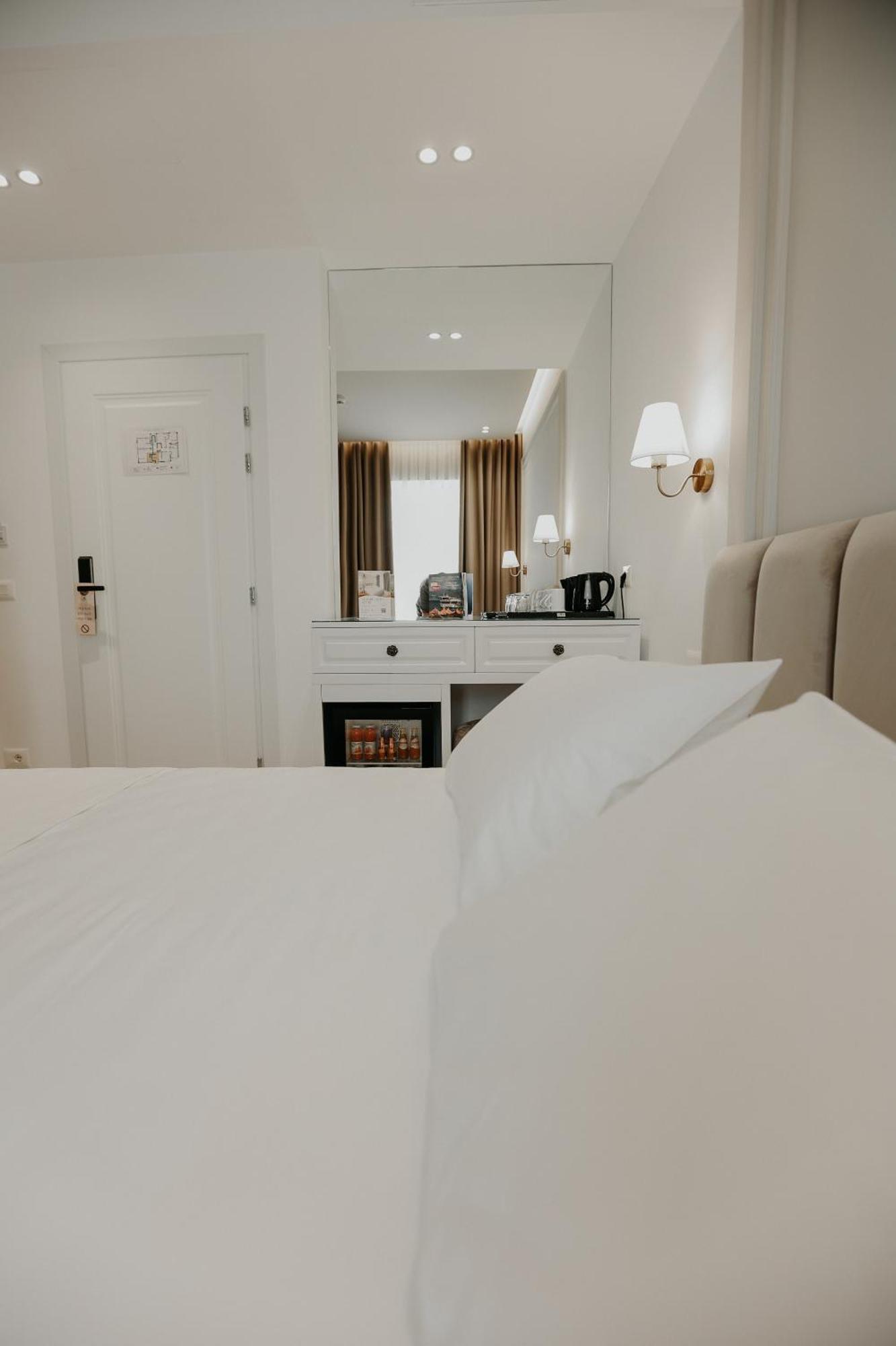 Seaside Hotel Вльора Екстер'єр фото