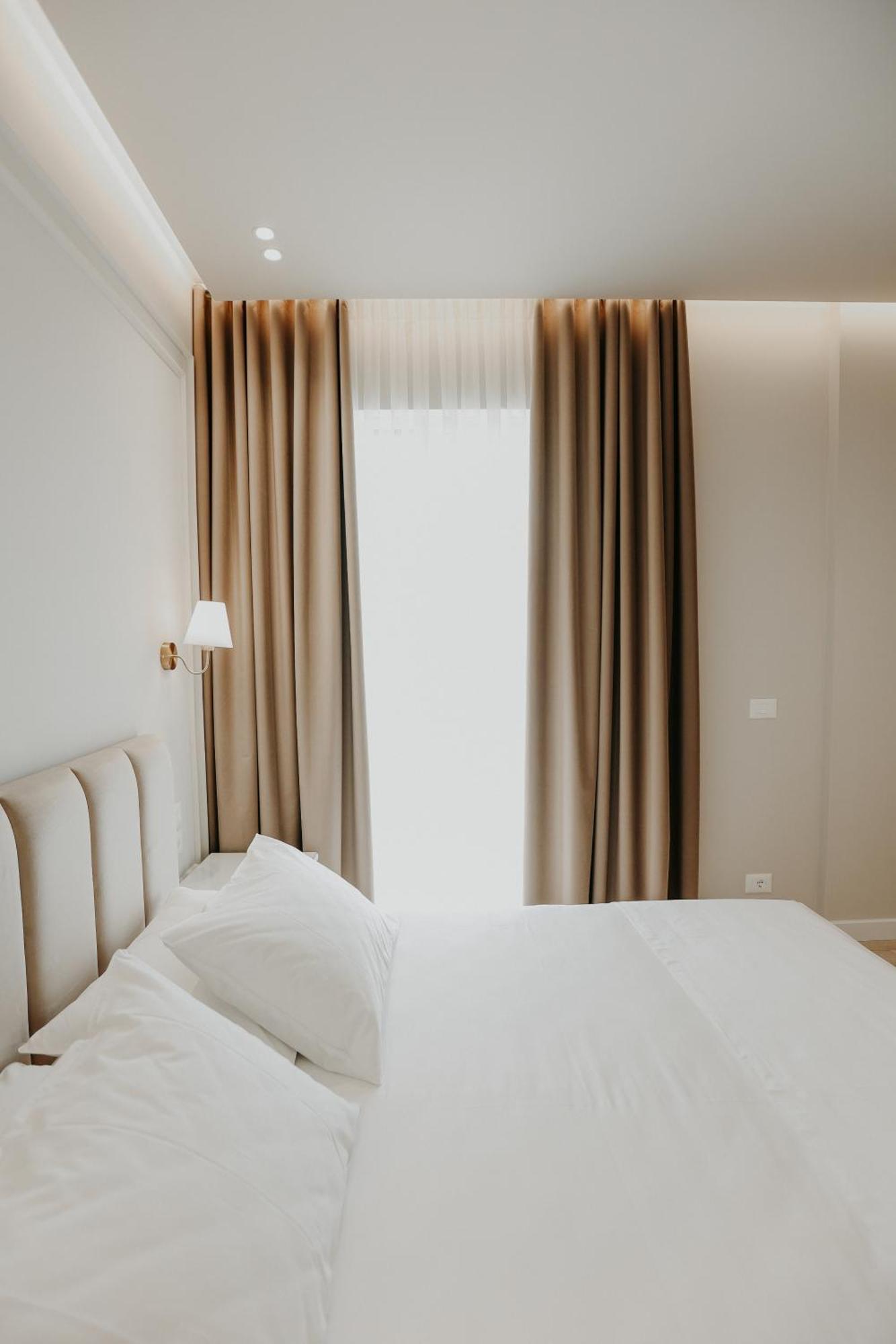 Seaside Hotel Вльора Екстер'єр фото