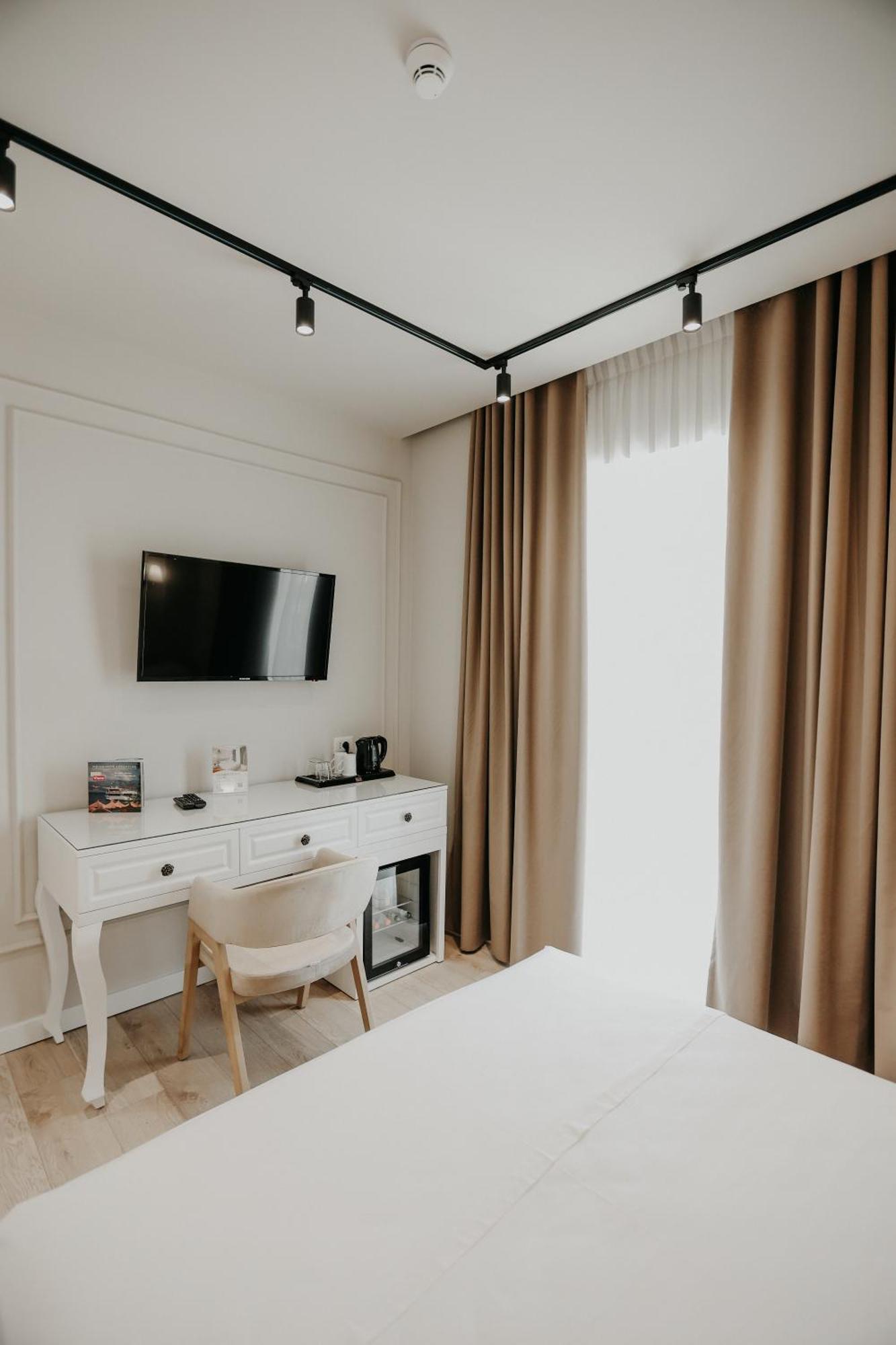 Seaside Hotel Вльора Екстер'єр фото