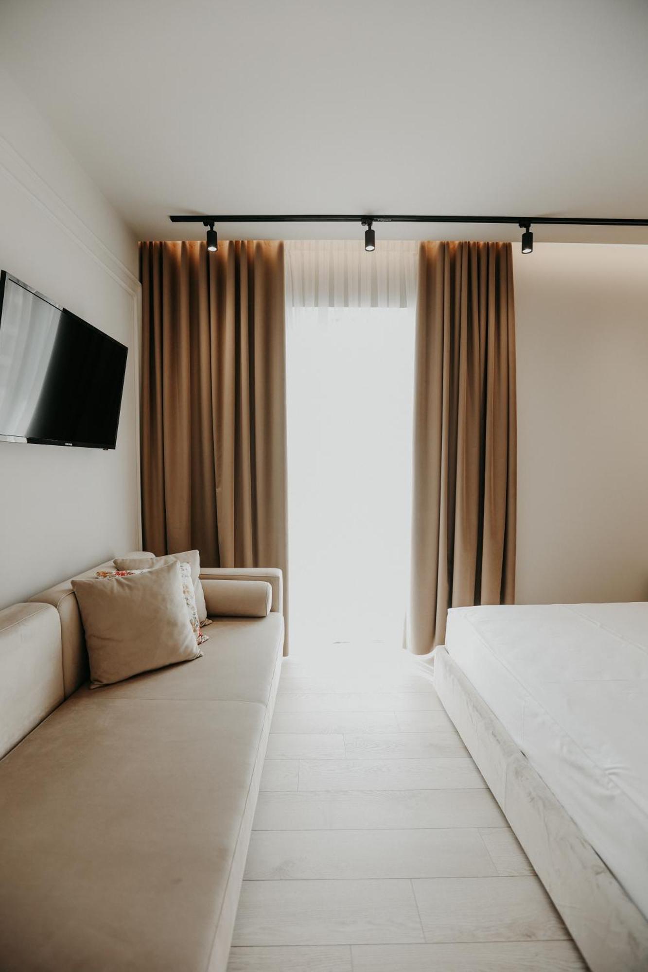 Seaside Hotel Вльора Екстер'єр фото